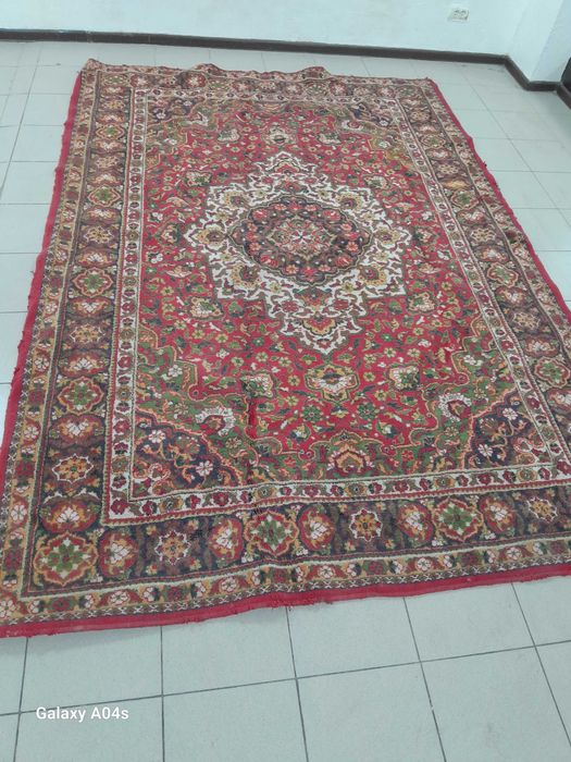 Кілемдер сатылады. Продаются ковры