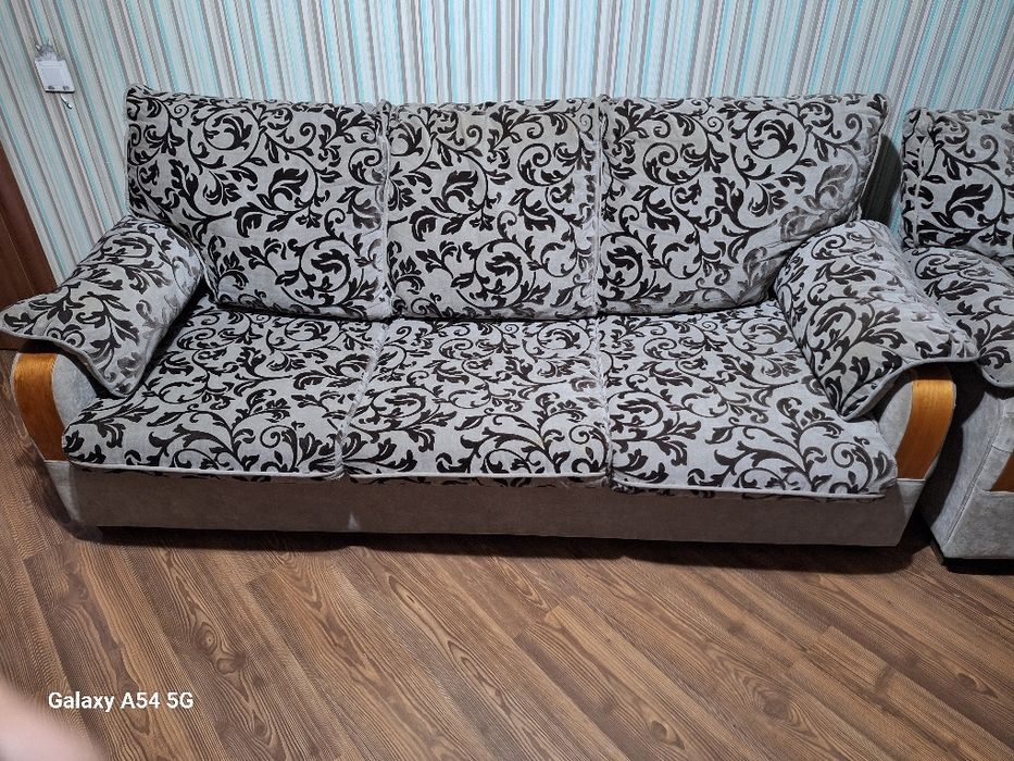 Диван и софа в хорошем состоянии