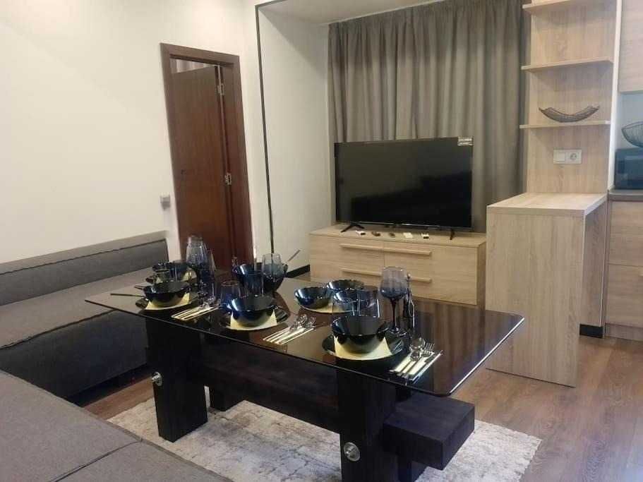 Дава се под наем Двустаен апартамент в София, Изток - 65 кв.м за 969 € - Снимка #1