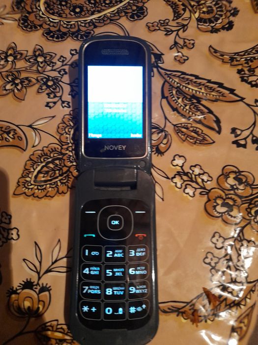Novey s70r holati yaxshi ekrani yarimi hiraro korinadi