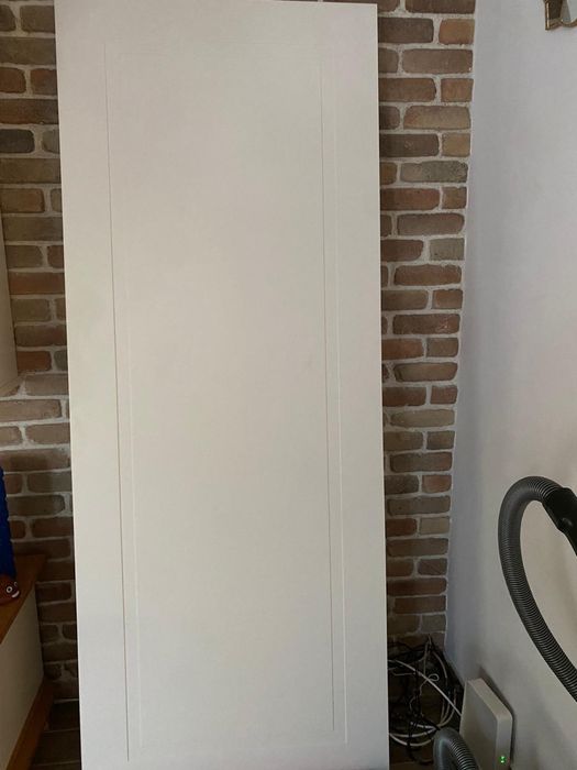 Usi albe MDF Italia cu tocuri din lemn masiv de tei