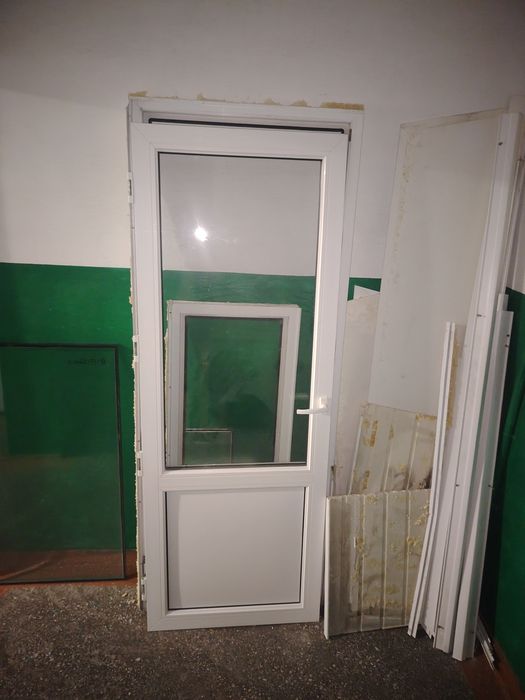 Дверь окно пастиковое балконное