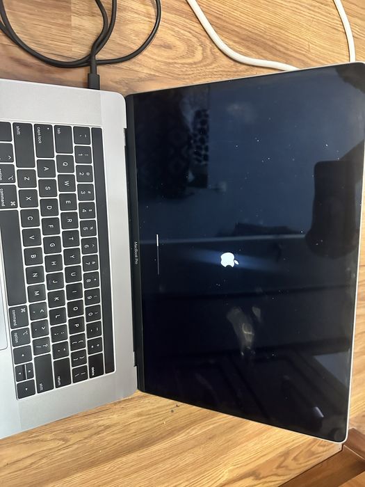 Продам Laptop  Apple MacBok Pro A1398
