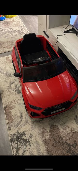 Mașinuța electrică cu telecomandă