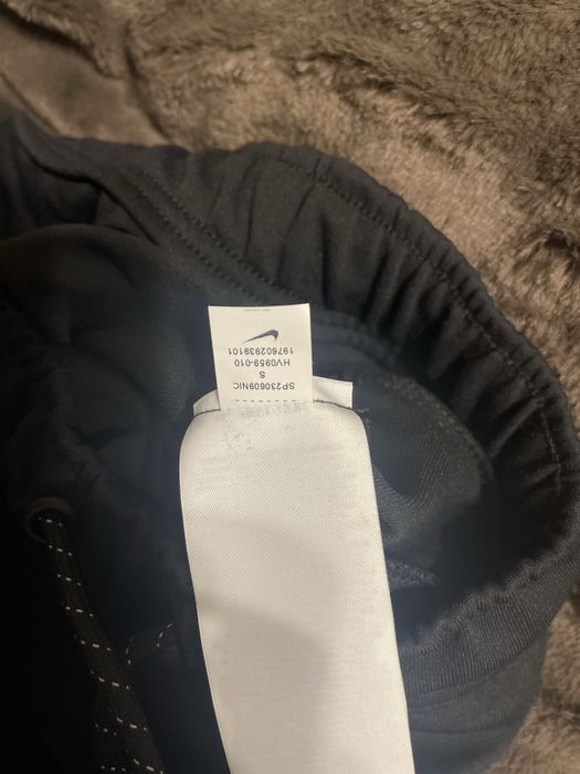 Продавам Nike Tech