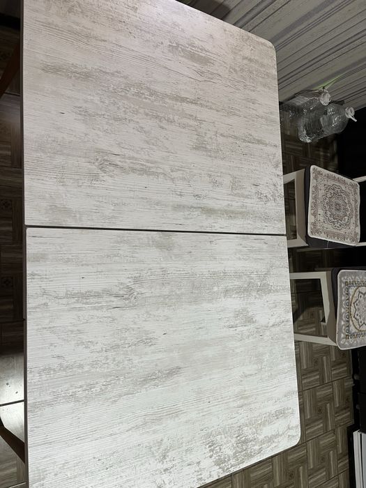 Продам стол в отличном состояний