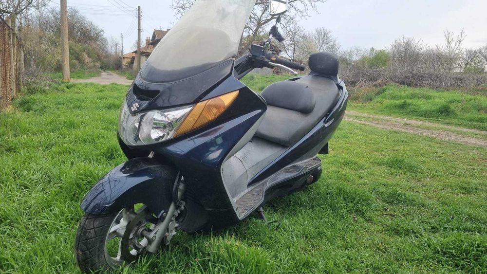 Продавам скутер Сузуки Бъргман 2004 г. 400 куб