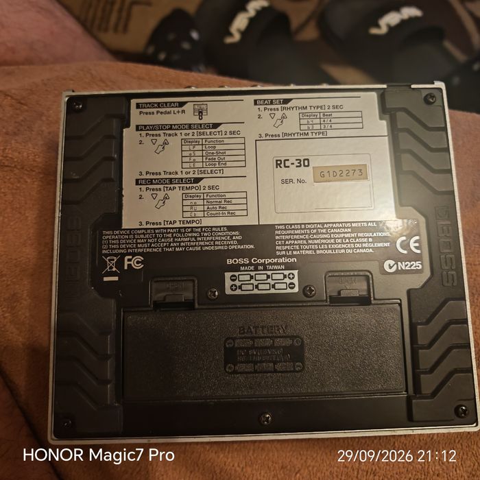 Looper Boss RC 30  până la 3 ore inregistrare