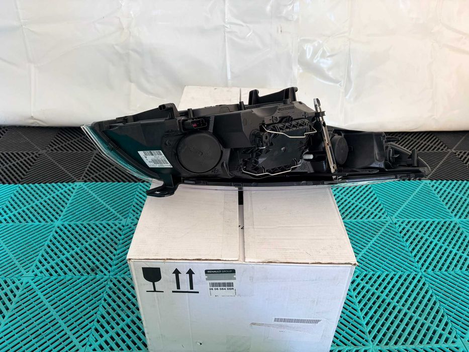 Far stanga nou original Renault Megane 3 2010-2014