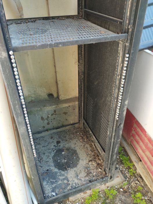 Серверный шкаф. состояние среднее