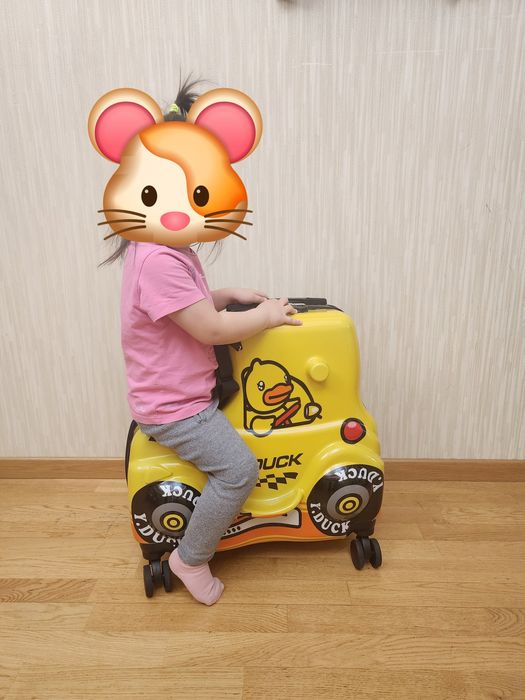 Продам детский чемодан фирменный