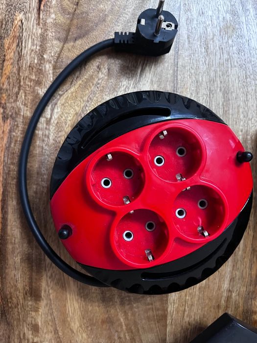 макара за кабел с четири контакта