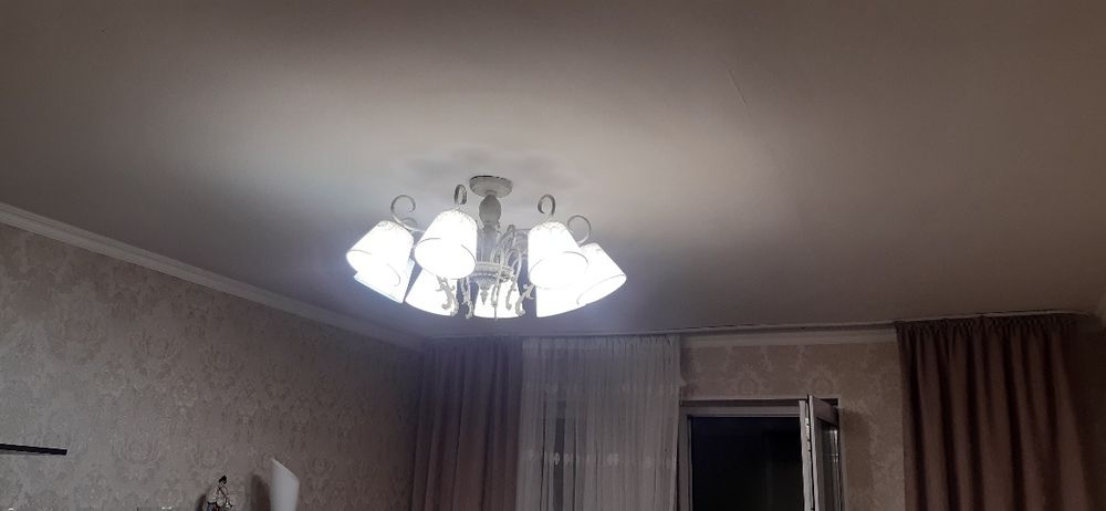 Продам люстру б/у