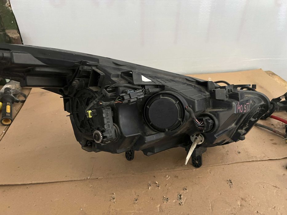 Far stanga cu lupa Hyundai I40 2016