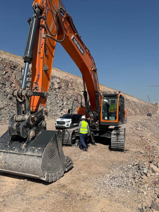 Услуги аренды экскаваторов.