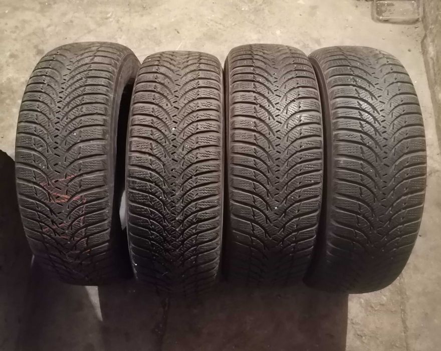 Продавам 4 броя зимни гуми 215.65.15 на 1 сезон дот 2021 KUMHO