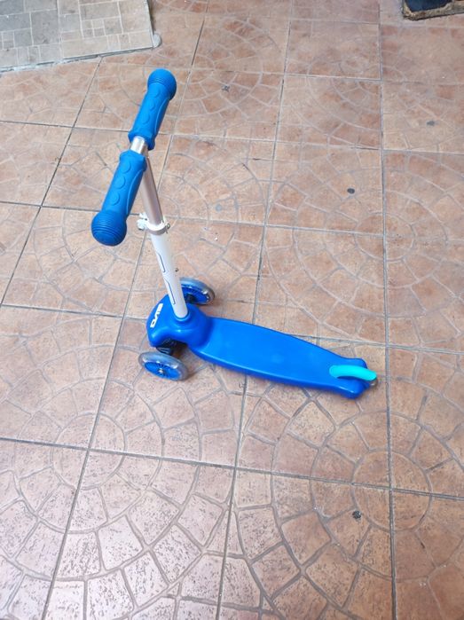 Vând trotineta pentru copii