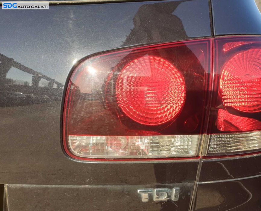 Tripla Stop Lampa Dreapta de pe Haion Hayon Portbagaj Volkswagen Touareg 7L FL Facelift 2007 - 2010 [C9673]