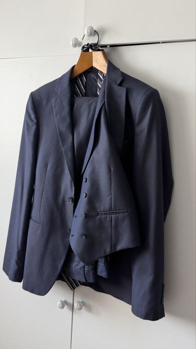 Продам костюм троика