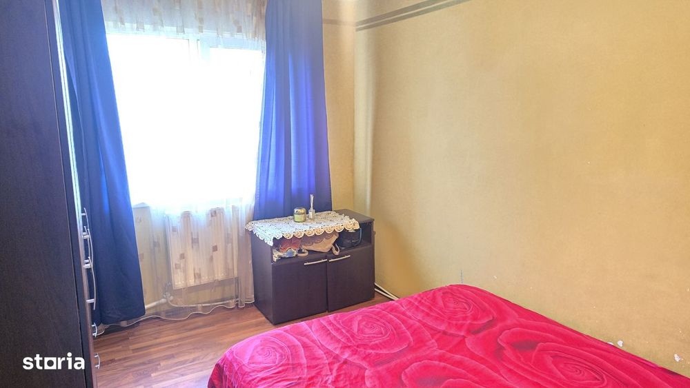 Vand apartament cu 4 camere, Deva, Crinilor, etaj 3, doua bai, balcon
