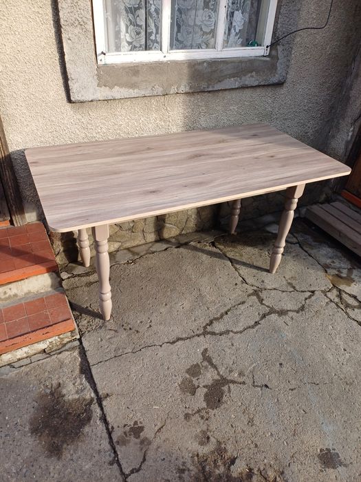 Продам стол кухонный.