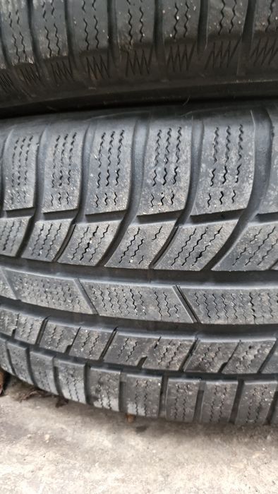 215 55 17 Toyo 4 anvelope iarna