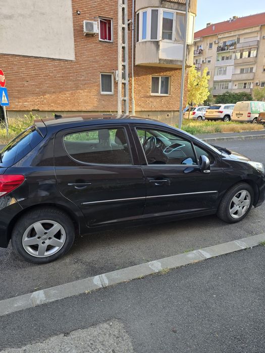 Peugeot 207 an   2010 radiata.