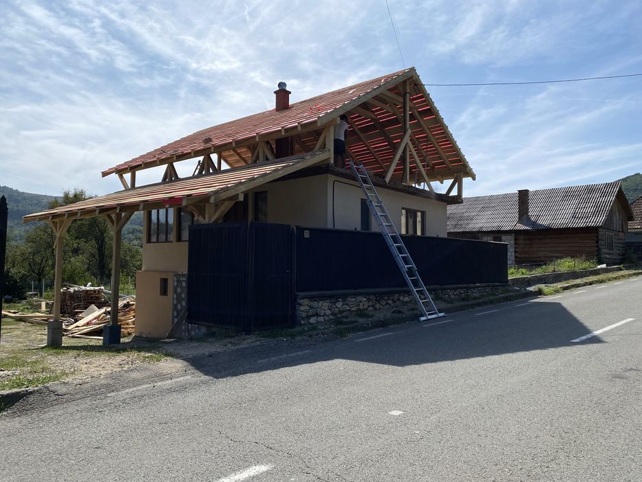 Reparatii acoperisuri montaj tigla metalica dulgherie hidroizolatii