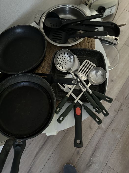 Сковородки кастрюли