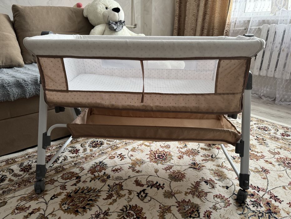 Продам манеж для новорождённых