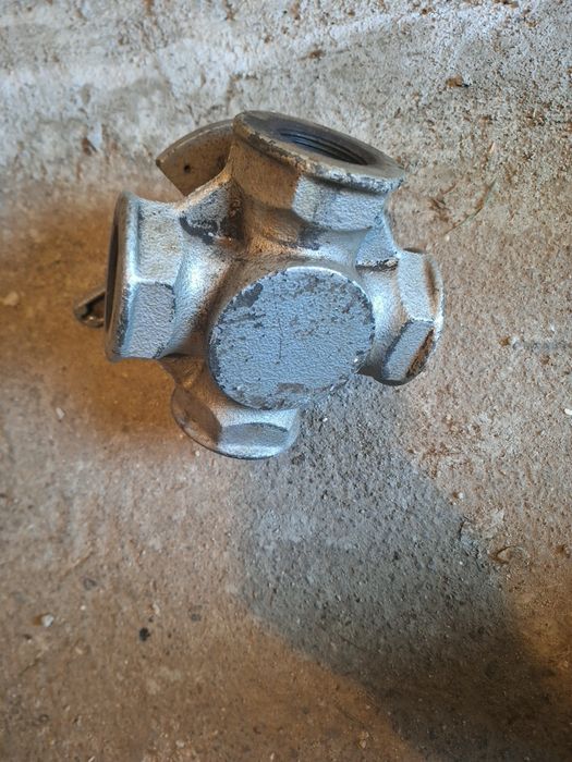 Vana de amestec cu 3 cai cu servomotor.vana cu 4 cai