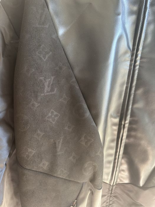 Jacheta Louis Vuitton M si L in stoc