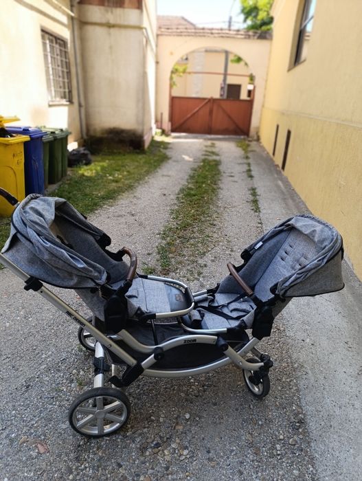 Carucior dedicat pentru gemeni
