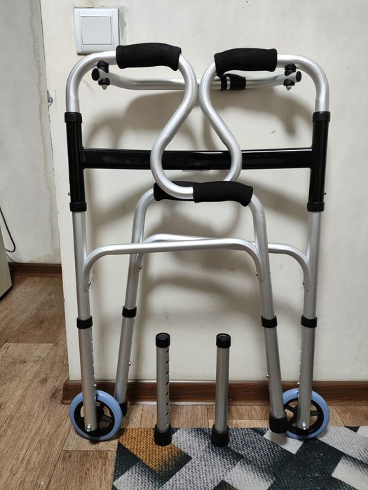 Продам ходунки взрослые.