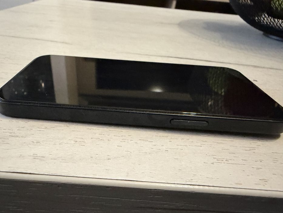 Vand IPHONE 13  Negru