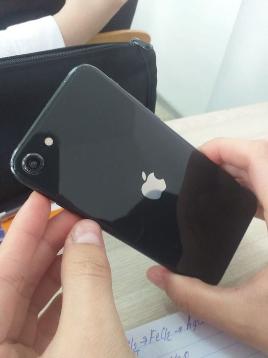 Iphone Se 2020 продам или обменяюсь.