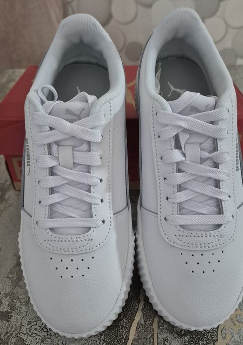 Чисто нови бели маратонки Puma