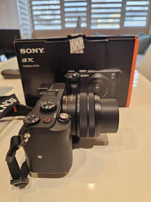 SONY A7 C плюс обектив Sony FE 28-60 mm