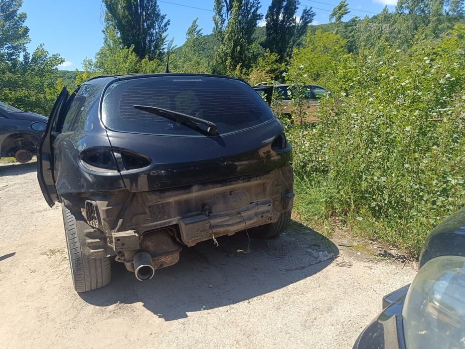 Продавам алфа ромео