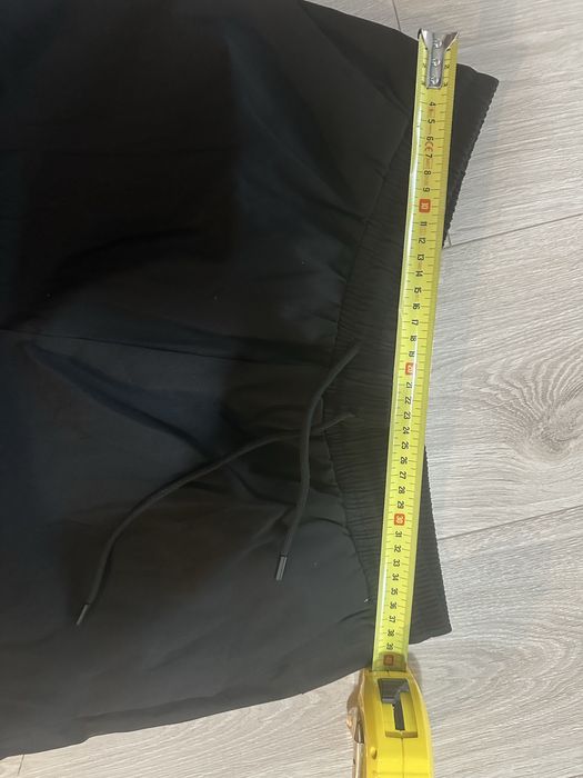 Vand pantaloni scurti