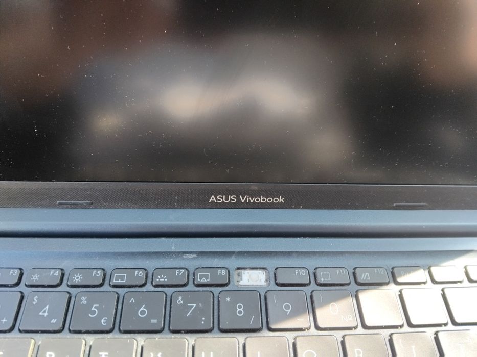 Продавам лаптоп Asus Vivobook за части