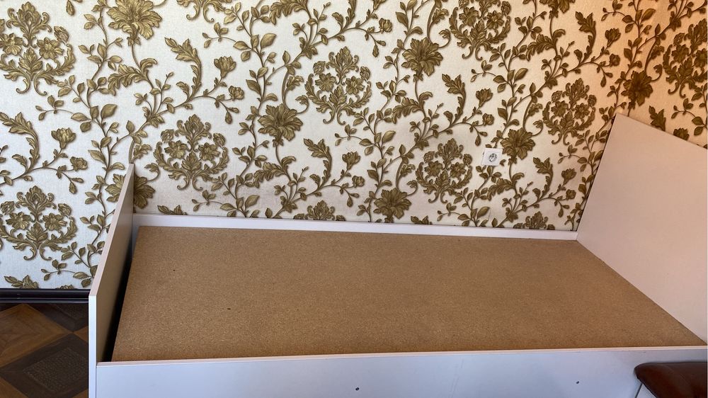 Продам кравать без матраса