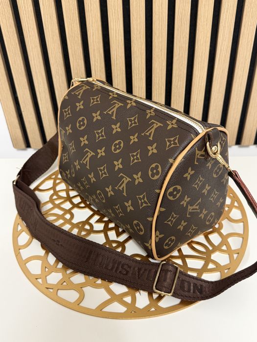 Geanta Luis Vuitton medie unisex incapatoare de umar