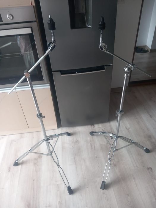 Vând diferite stative, de fus, cinele, premier, pedale, scaune de tobe