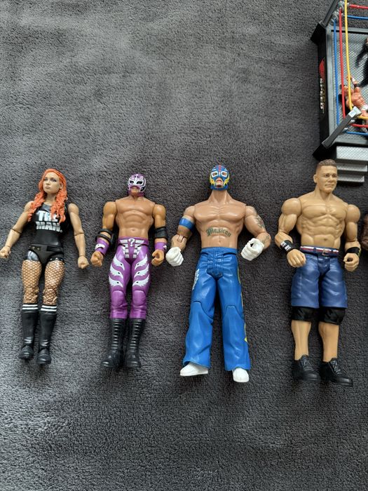 WWE фигурки и маски