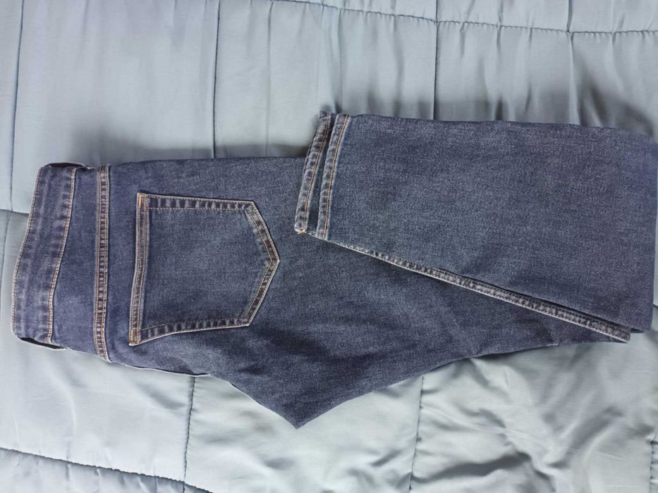 Намалени! Нови дамски дънки H&M с етикет