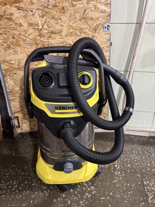 Пылесос Karcher.