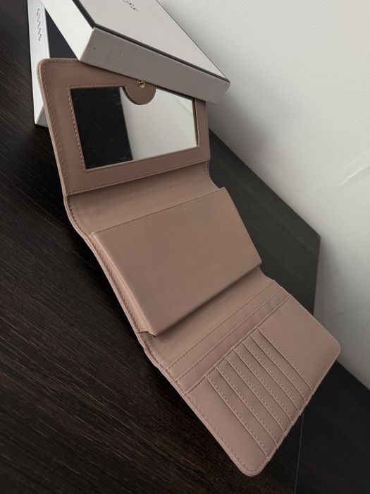 Guess- Малка чанта от еко кожа с верижка