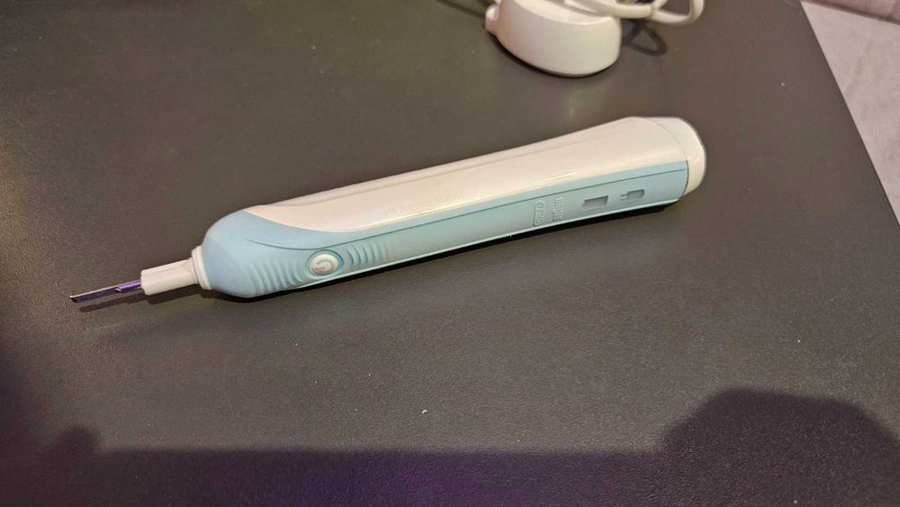 Електрическа четка орал б / oral B