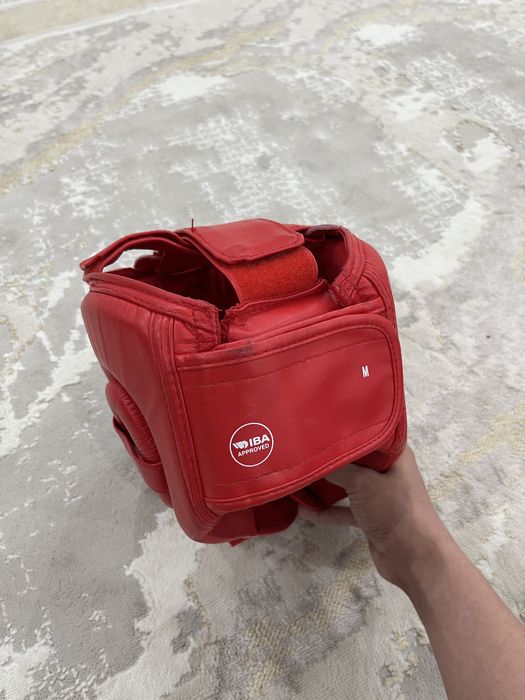 Продам боксерские перчатки,шлемы Wesing новые,боксерка,формы